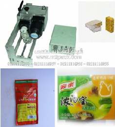 ماكينة أوتوماتيكية تتبعيه التزامن للطباعة الحرارية للرموز الملونة على أكياس محسنات الطعم موديل إم تو باك 325 ماركة المهندس منسي