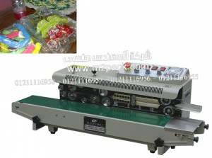 ماكينة لحام وتصنيع أكياس متعددة الطبقات مع طباعة تاريخ انتاج بسير ناقل موديل M2PACK 301 التى نقدمها نحن المهندس منسي للتغليف الحديث والصناعات الهندسية –  ام تو باك